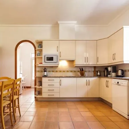 Sleeps 12 Pool Air Con T610358 فيلة