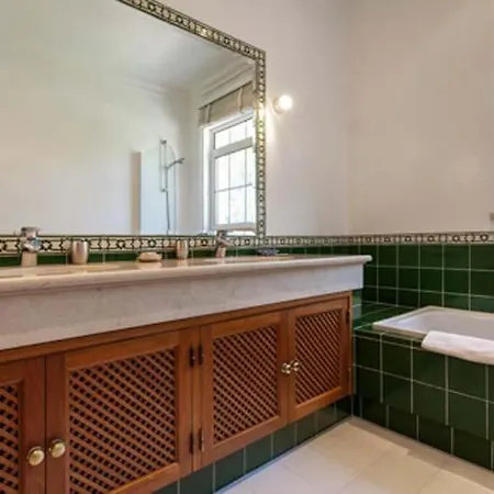 Sleeps 12 Pool Air Con T610358 *